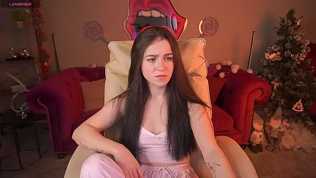 Snapshot of OliviaDesire chatting on 12-18-25, 09:43 OliviaDesire online show from 12-18-25, 09:43