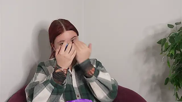 Snapshot of CoralWulf chatting on 12-16-25, 08:52 CoralWulf online show from 12-16-25, 08:52