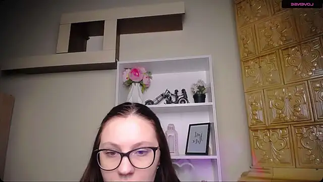 Snapshot of LiliaErmi chatting on 12-16-25, 05:45 LiliaErmi online show from 12-16-25, 05:45