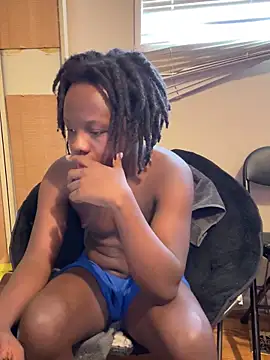 Snapshot of YourLittleBoyfriend chatting on 12-13-25, 07:53 YourLittleBoyfriend online show from 12-13-25, 07:53