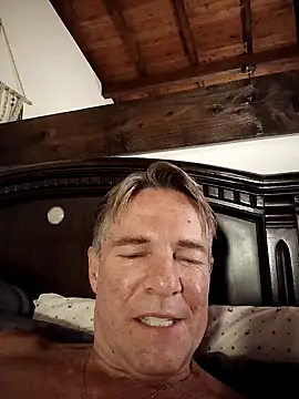 Snapshot of TommyLopez chatting on 02-15-26, 03:47 TommyLopez online show from 02-15-26, 03:47