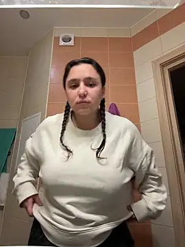 Snapshot of luisa_evans chatting on 12-15-25, 12:26 luisa evans online show from 12-15-25, 12:26