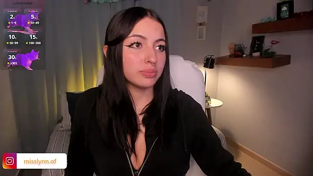 Missslynnn online show from 03-19-26, 05:11