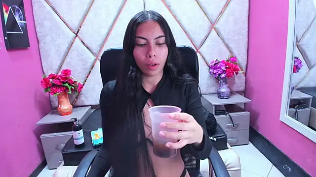 Snapshot of Alana_Hotterr chatting on 01-16-26, 05:33 Alana Hotterr online show from 01-16-26, 05:33