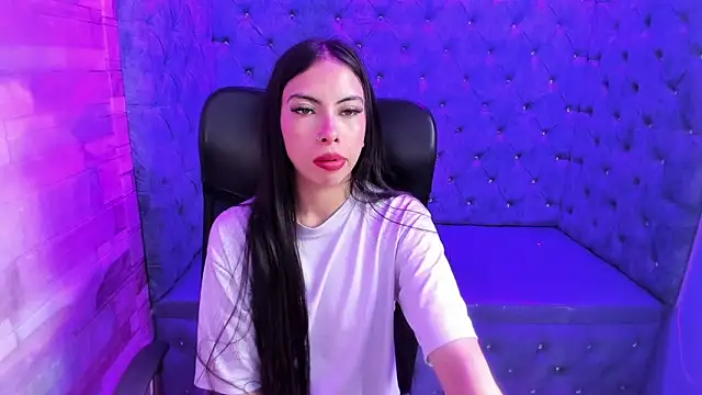 Snapshot of Alana_Hotterr chatting on 02-18-26, 03:46 Alana Hotterr online show from 02-18-26, 03:46