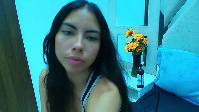 Snapshot of Alana_Hotterr chatting on 03-17-26, 05:00 Alana Hotterr online show from 03-17-26, 05:00
