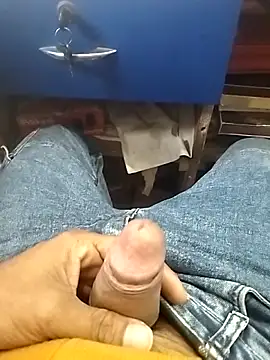 Snapshot of mohit08desi chatting on 12-20-25, 06:42 mohit08desi online show from 12-20-25, 06:42