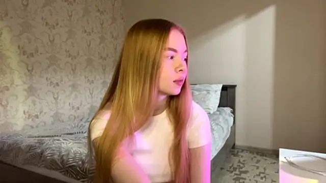 Snapshot of LumiSun chatting on 01-06-26, 06:33 LumiSun online show from 01-06-26, 06:33