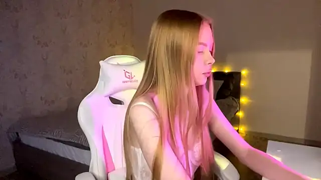 Snapshot of LumiSun chatting on 01-14-26, 07:52 LumiSun online show from 01-14-26, 07:52