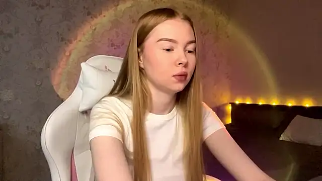 Snapshot of LumiSun chatting on 02-05-26, 07:29 LumiSun online show from 02-05-26, 07:29