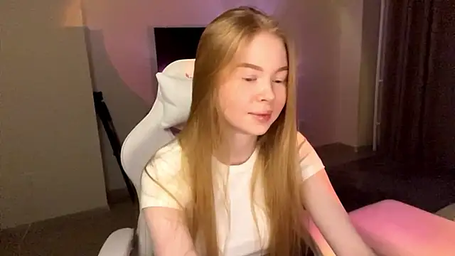 Snapshot of LumiSun chatting on 02-16-26, 07:21 LumiSun online show from 02-16-26, 07:21