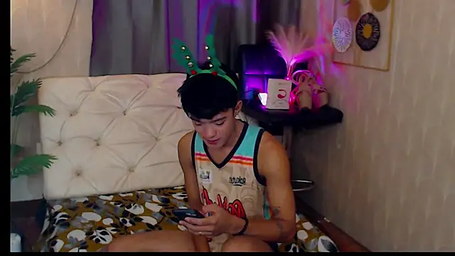 Snapshot of robin_hotcummerx chatting on 12-15-25, 05:34 robin hotcummerx online show from 12-15-25, 05:34