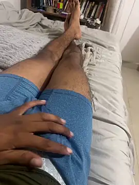 Snapshot of Med_milo chatting on 12-14-25, 03:56 Med milo online show from 12-14-25, 03:56