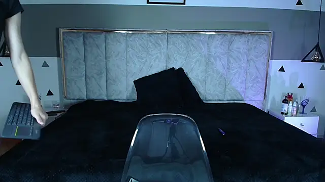 JiangShy666 online show from 04-21-26, 11:27