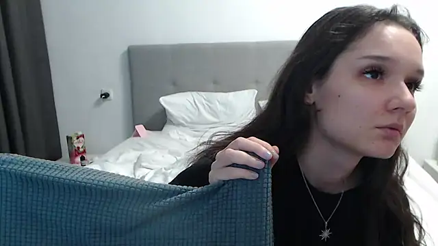 LiaBright online show from 12-18-25, 05:08