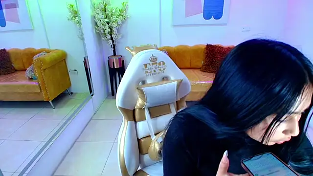 Carolina cherry online show from 04-15-26, 12:45