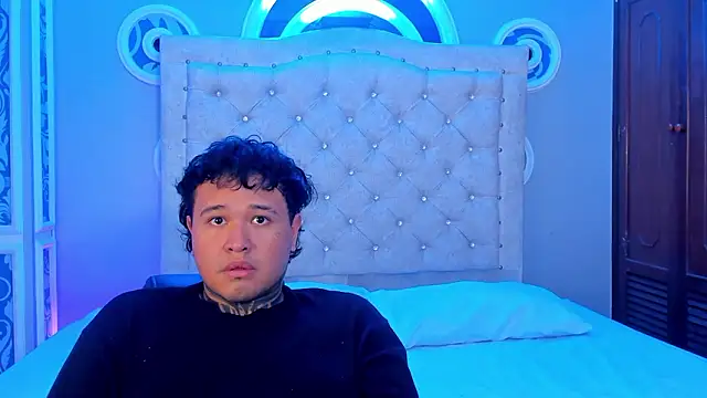 Snapshot of Beele_and_Evie chatting on 02-28-26, 08:10 Beele and Evie online show from 02-28-26, 08:10