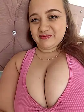 Snapshot of MMia_18 chatting on 12-14-25, 02:33 MMia 18 online show from 12-14-25, 02:33