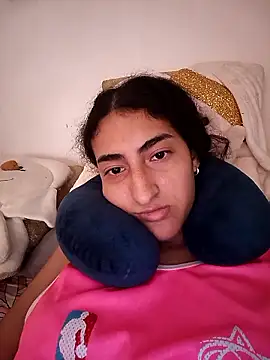 Snapshot of LindaRojas chatting on 12-16-25, 07:41 LindaRojas online show from 12-16-25, 07:41