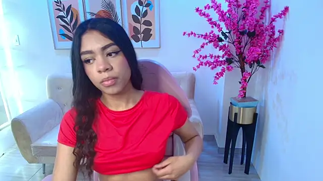 Snapshot of Sophie_clay chatting on 04-18-26, 07:51 Sophie clay online show from 04-18-26, 07:51