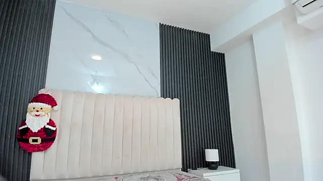 Snapshot of CerenaBroun_ chatting on 12-19-25, 07:43 CerenaBroun online show from 12-19-25, 07:43