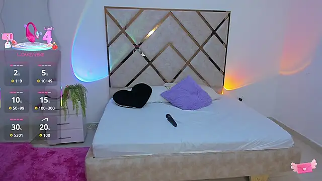 Snapshot of queenie_staar chatting on 01-08-26, 01:41 queenie staar online show from 01-08-26, 01:41