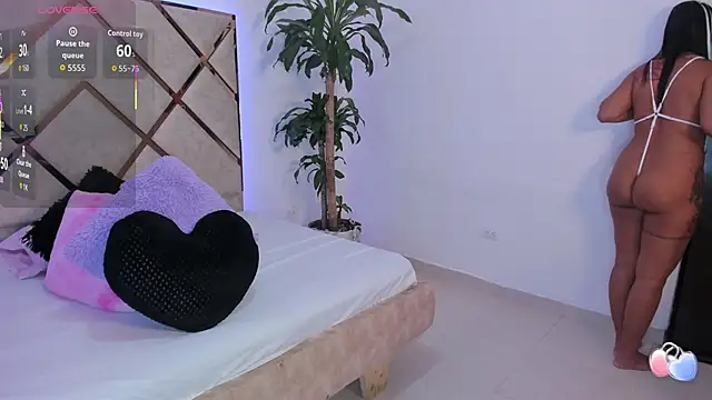 Snapshot of queenie_staar chatting on 02-22-26, 09:24 queenie staar online show from 02-22-26, 09:24