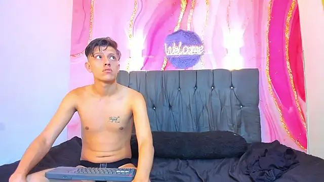 Snapshot of Hotsweet_Guys chatting on 12-14-25, 04:51 Hotsweet Guys online show from 12-14-25, 04:51