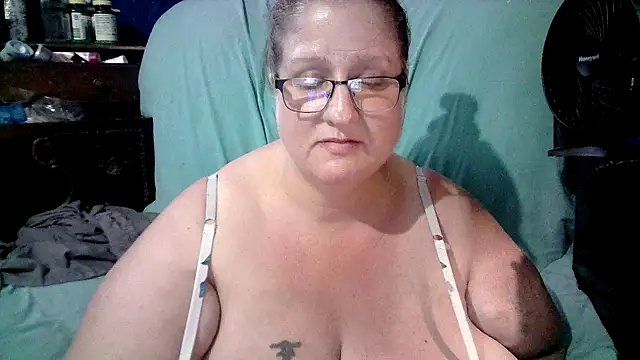Snapshot of jade-belle chatting on 05-18-26, 06:30 jade-belle online show from 05-18-26, 06:30