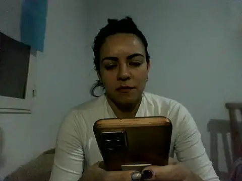 Snapshot of luluclark69 chatting on 06-17-26, 11:05 luluclark69 online show from 06-17-26, 11:05
