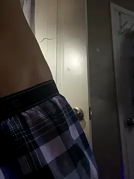 Snapshot of Kinggg_Angggel chatting on 12-17-25, 08:04 Kinggg Angggel online show from 12-17-25, 08:04