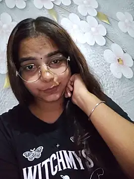 Snapshot of Himani_0122 chatting on 06-15-26, 08:27 Himani 0122 online show from 06-15-26, 08:27