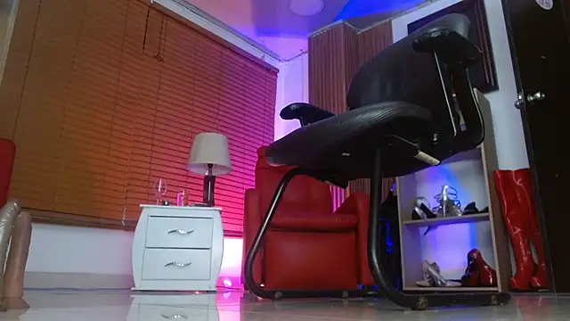 paola xm online show from 04-10-26, 10:09