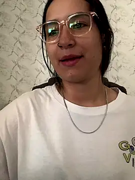 Snapshot of Val12777 chatting on 12-16-25, 02:11 Val12777 online show from 12-16-25, 02:11