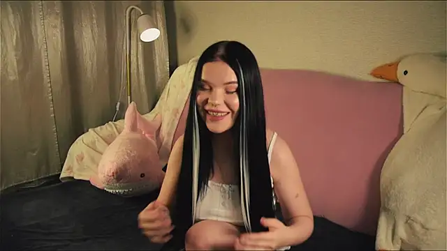 Snapshot of PinkSharky chatting on 12-15-25, 04:22 PinkSharky online show from 12-15-25, 04:22