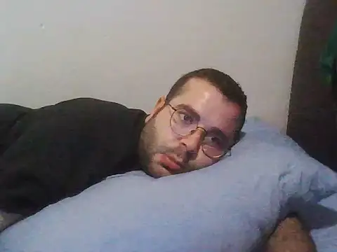 Snapshot of kkadam1 chatting on 12-15-25, 01:26 kkadam1 online show from 12-15-25, 01:26