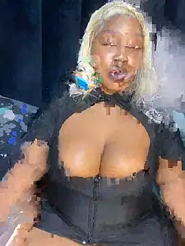 Snapshot of THICKBARBIE32 chatting on 07-10-26, 12:59 THICKBARBIE32 online show from 07-10-26, 12:59