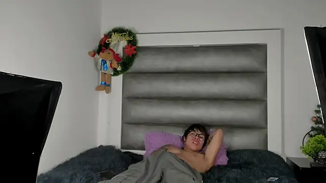 Snapshot of demionix_js chatting on 12-16-25, 05:45 demionix js online show from 12-16-25, 05:45