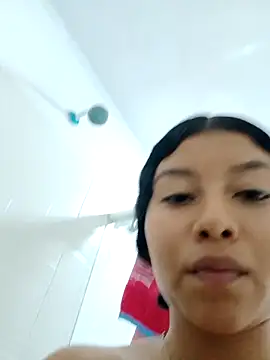 Snapshot of Lunita_sian chatting on 12-22-25, 07:33 Lunita sian online show from 12-22-25, 07:33