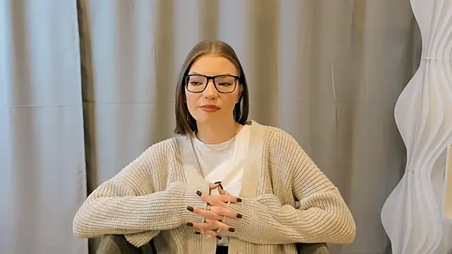 Snapshot of JeaneneWoltz chatting on 12-16-25, 09:14 JeaneneWoltz online show from 12-16-25, 09:14