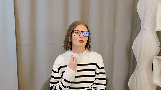 JeaneneWoltz online show from 12-18-25, 09:04