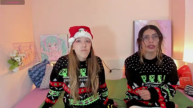 Snapshot of Briar_y_Blair chatting on 12-18-25, 01:39 Briar y Blair online show from 12-18-25, 01:39