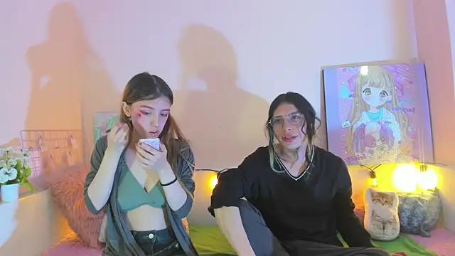 Snapshot of Briar_y_Blair chatting on 12-22-25, 02:25 Briar y Blair online show from 12-22-25, 02:25