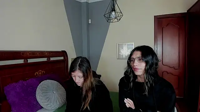 Snapshot of Briar_y_Blair chatting on 01-19-26, 02:21 Briar y Blair online show from 01-19-26, 02:21