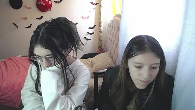 Snapshot of Briar_y_Blair chatting on 03-05-26, 02:35 Briar y Blair online show from 03-05-26, 02:35