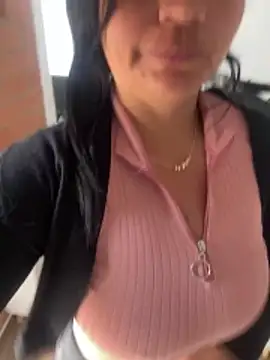 Snapshot of sophie-honey chatting on 12-19-25, 02:57 sophie-honey online show from 12-19-25, 02:57