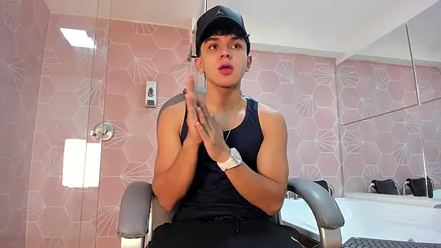 Snapshot of _TaylorBlack chatting on 05-08-26, 11:37 TaylorBlack online show from 05-08-26, 11:37