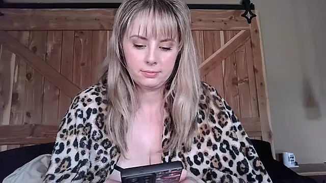 Snapshot of onesmittenkitten chatting on 03-03-26, 05:52 onesmittenkitten online show from 03-03-26, 05:52