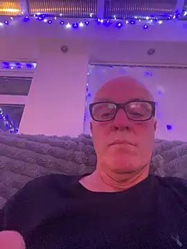 Snapshot of madgaz chatting on 12-15-25, 09:08 madgaz online show from 12-15-25, 09:08