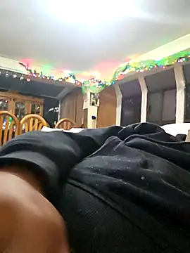 Snapshot of mikeeddy1517 chatting on 12-16-25, 04:17 mikeeddy1517 online show from 12-16-25, 04:17